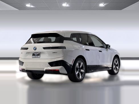 Used 2024 BMW iX xDrive50 w/ Premium Package AWD/4WD image 9