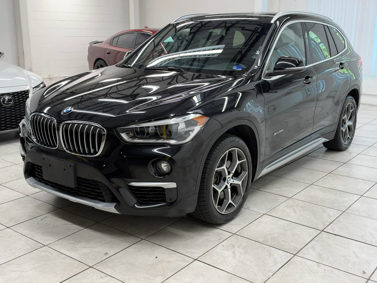 Used 2017 BMW X1 xDrive28i AWD/4WD image 3