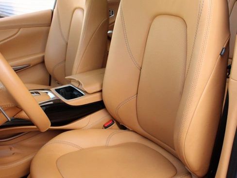 Used 2021 Aston Martin DBX image 9