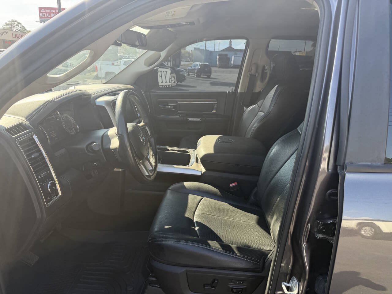 Used 2018 RAM 1500 Laramie w/ Convenience Group AWD/4WD image 8