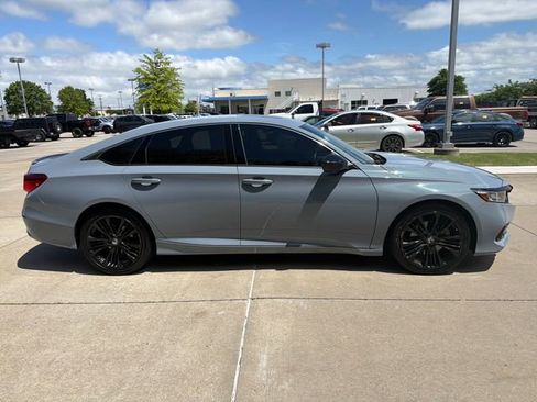 Used 2022 Honda Accord Sport image 6