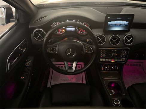 Used 2018 Mercedes-Benz GLA 250 4MATIC image 19