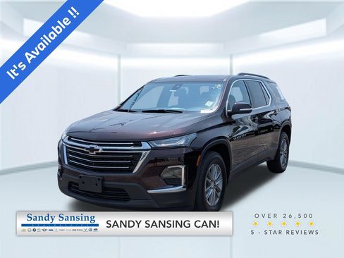 Used 2023 Chevrolet Traverse LT w/ Rear Camera Mirror Package FWD image 1