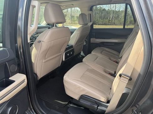 Used 2024 Ford Expedition Limited image 7