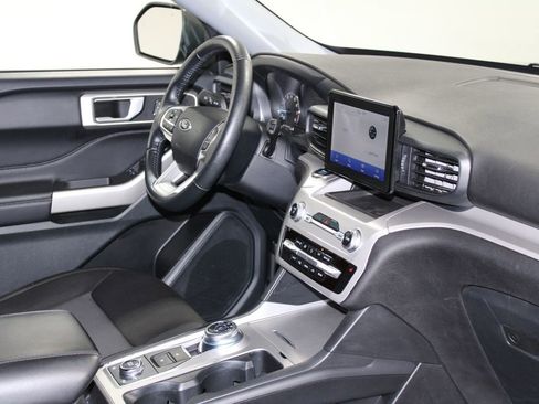 Used 2023 Ford Explorer XLT image 31