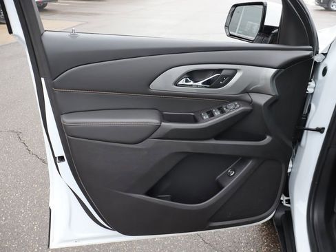 Used 2020 Chevrolet Traverse LT image 10