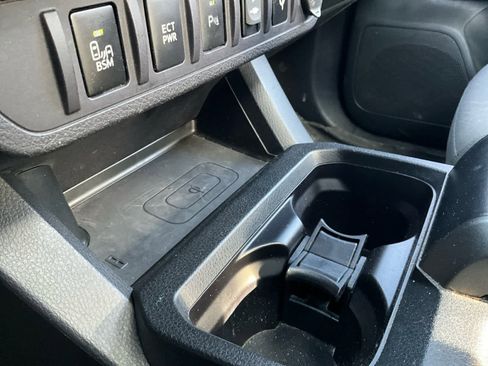 Used 2017 Toyota Tacoma TRD Sport w/ Premium & Technology Package image 18