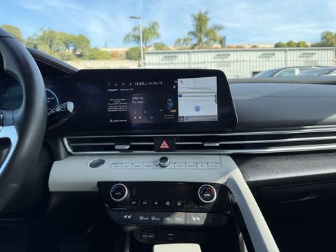 Used 2025 Hyundai Elantra Limited image 18