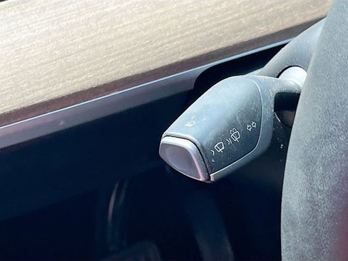 Used 2024 Tesla Model Y Long Range RWD image 10