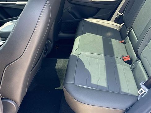 New 2025 Volkswagen Taos SE image 29