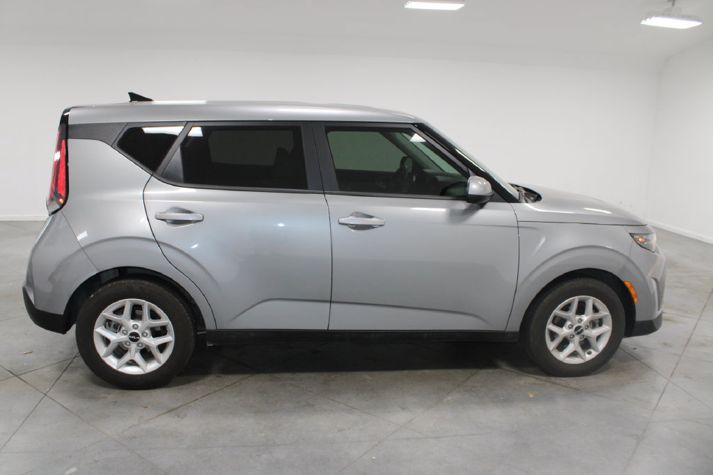 Used 2025 Kia Soul LX w/ LX Technology Package FWD image 11