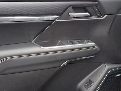 Used 2025 GMC Acadia Elevation image 18