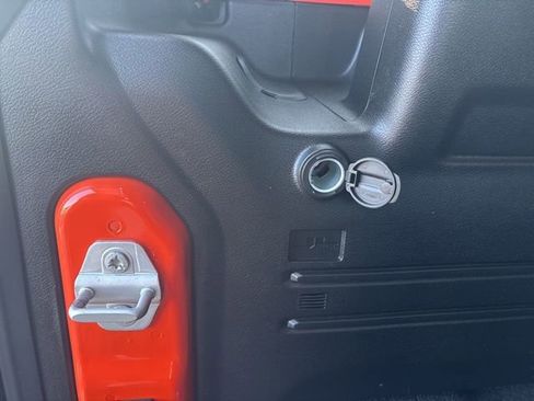 Used 2023 Jeep Wrangler Altitude image 17