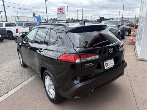 Certified 2022 Toyota Corolla Cross LE AWD/4WD image 6