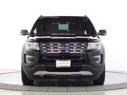 Used 2017 Ford Explorer Limited w/ Equipment Group 301A AWD/4WD image 2