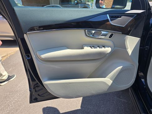 Used 2017 Volvo XC90 T6 Momentum w/ Vision Package AWD/4WD image 15