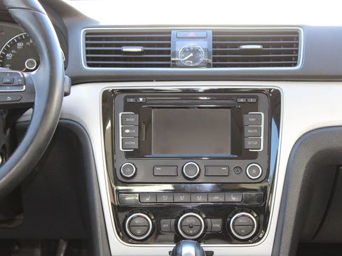 Used 2012 Volkswagen Passat 2.5 SE image 21