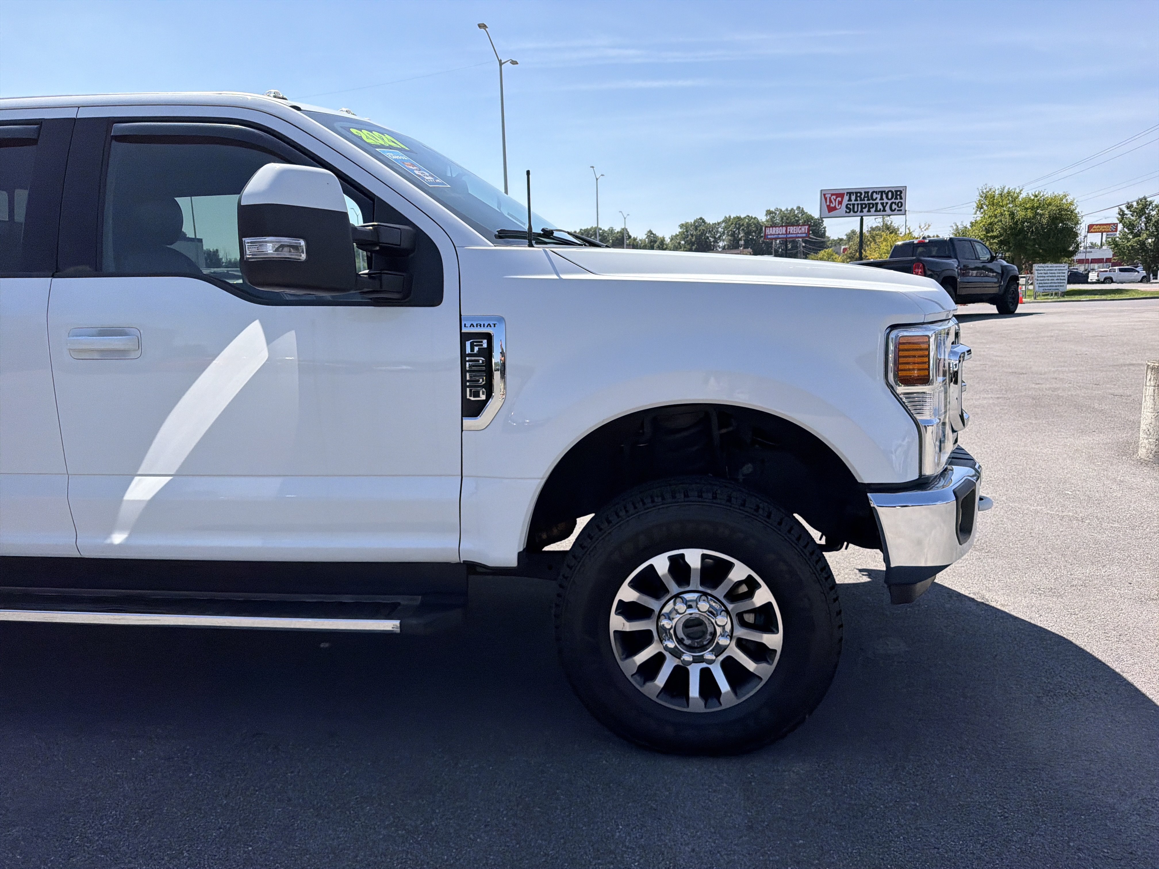 Used 2021 Ford F250 Lariat w/ Lariat Value Package AWD/4WD image 4