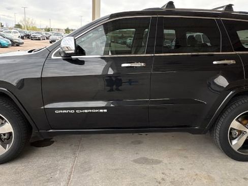 Used 2015 Jeep Grand Cherokee Overland w/ Advanced Technology Group AWD/4WD image 2