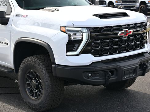 Used 2024 Chevrolet Silverado 2500 ZR2 w/ ZR2 Bison Edition image 31