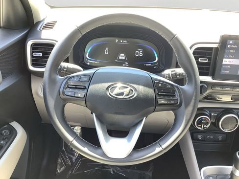 Used 2025 Hyundai Venue SEL FWD image 19