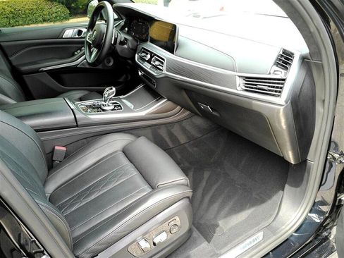 Used 2020 BMW X7 M50i image 11