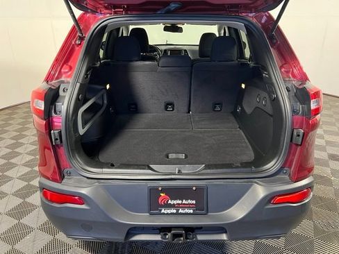 Used 2017 Jeep Cherokee Latitude w/ Cold Weather Group AWD/4WD image 11
