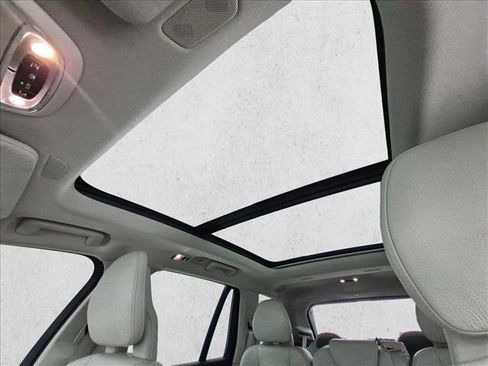 Used 2018 Volvo XC90 T6 Momentum w/ Convenience Package AWD/4WD image 21