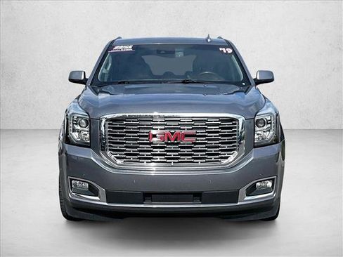 Used 2019 GMC Yukon Denali w/ Denali Ultimate Package image 3