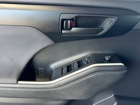 Used 2023 Toyota Highlander LE image 10