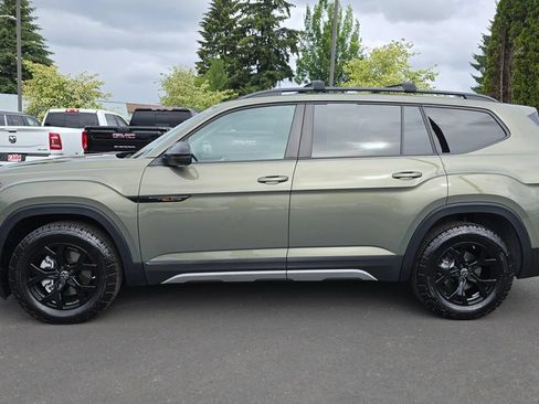 Used 2025 Volkswagen Atlas Peak Edition SE AWD/4WD image 42