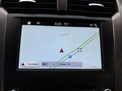 Used 2017 Ford Fusion SE w/ Fusion SE Technology Package FWD image 16