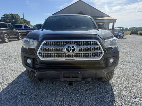 Used 2017 Toyota Tacoma TRD Off-Road w/ Tow Package (A/T) AWD/4WD image 6