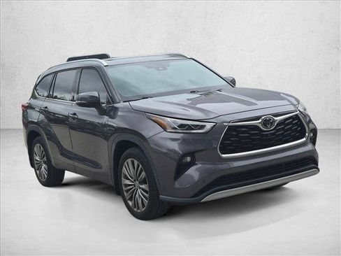 Used 2021 Toyota Highlander Platinum AWD/4WD image 2