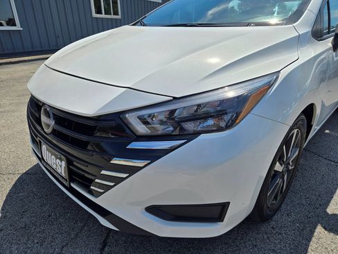 Used 2025 Nissan Versa SV FWD image 12