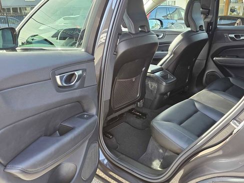 Certified 2025 Volvo XC60 B5 Core image 15