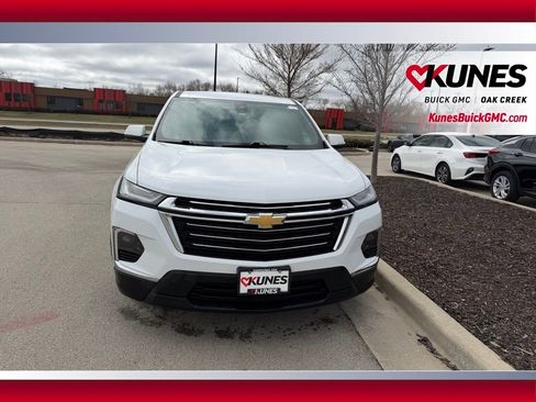 Used 2023 Chevrolet Traverse LT FWD image 3