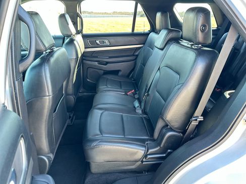 Used 2018 Ford Explorer XLT w/ Equipment Group 202A image 22