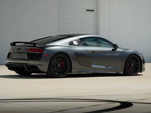 Used 2018 Audi R8 V10 RWD image 11