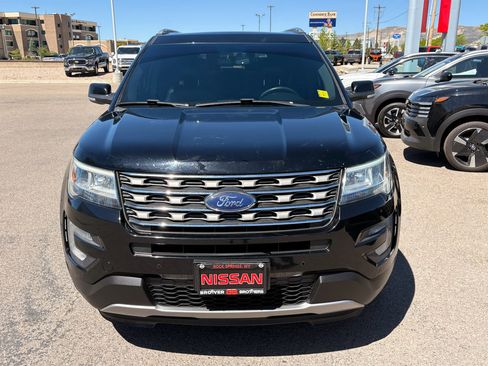 Used 2017 Ford Explorer XLT w/ Equipment Group 202A AWD/4WD image 8