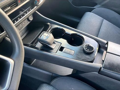 Used 2024 Nissan Rogue SV image 16