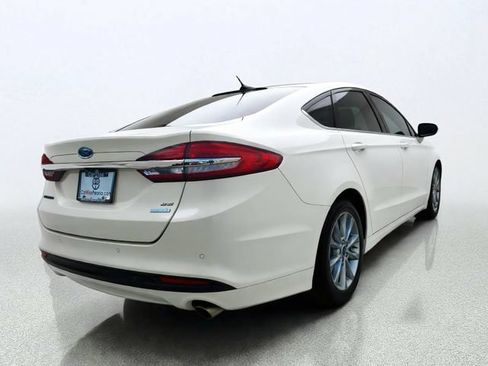 Used 2017 Ford Fusion SE w/ Fusion SE Technology Package FWD image 2