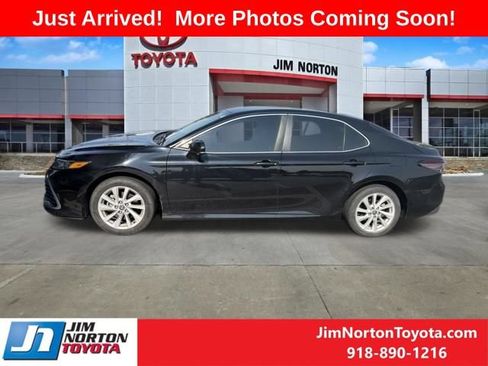 Used 2021 Toyota Camry LE FWD image 3