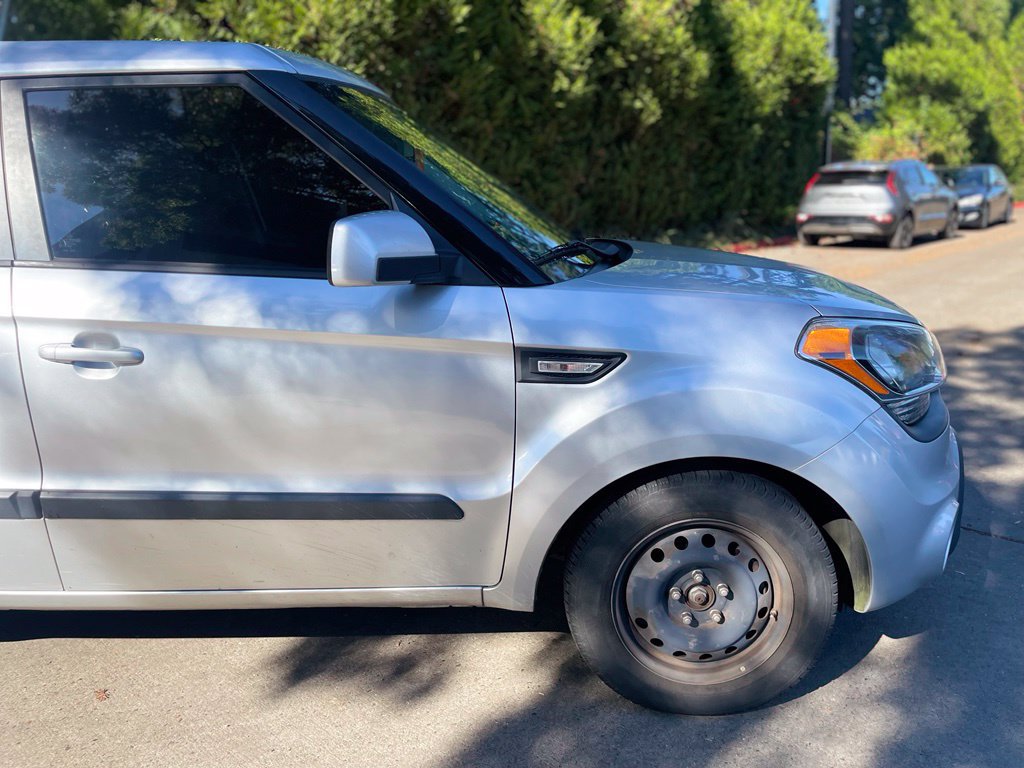 Used 2013 Kia Soul FWD image 2