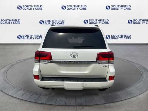 Used 2018 Toyota Land Cruiser image 5