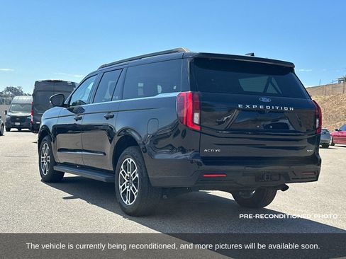 Used 2025 Ford Expedition Max Active AWD/4WD image 4
