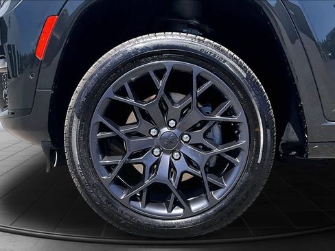 Used 2023 Jeep Grand Cherokee L Summit w/ Advanced Protech Group IV AWD/4WD image 8