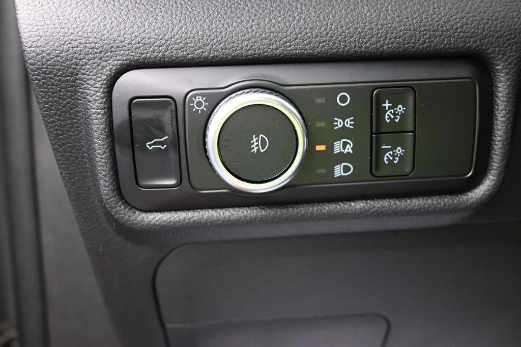 Used 2024 Ford Explorer XLT w/ Equipment Group 202A AWD/4WD image 14