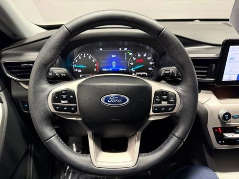 Used 2023 Ford Explorer XLT w/ Equipment Group 202A image 29