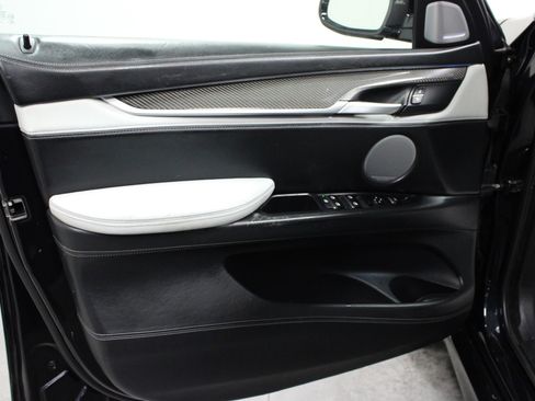 Used 2015 BMW X6 M image 11